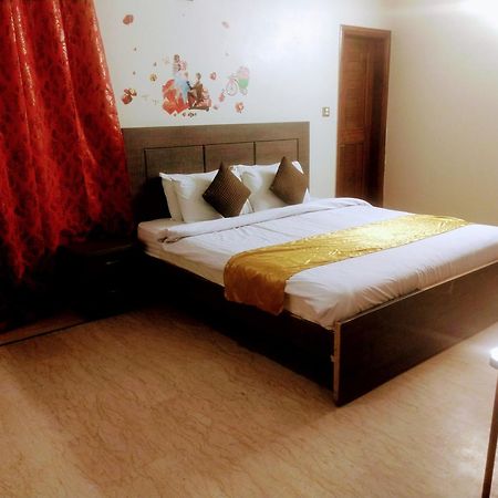 Luxury Living Rooms Near Agha Khan, Millennium, Nueplex Карачи Экстерьер фото