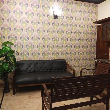Luxury Living Rooms Near Agha Khan, Millennium, Nueplex Карачи Экстерьер фото