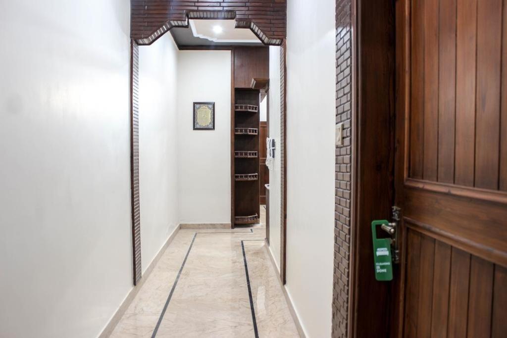 Luxury Living Rooms Near Agha Khan, Millennium, Nueplex Карачи Экстерьер фото