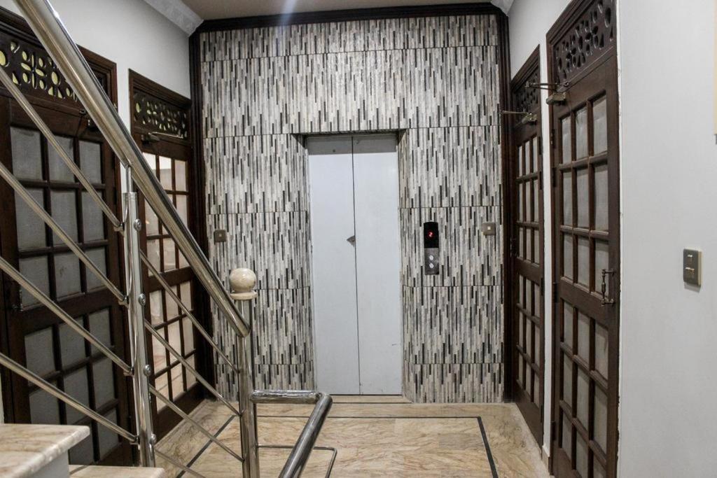 Luxury Living Rooms Near Agha Khan, Millennium, Nueplex Карачи Экстерьер фото