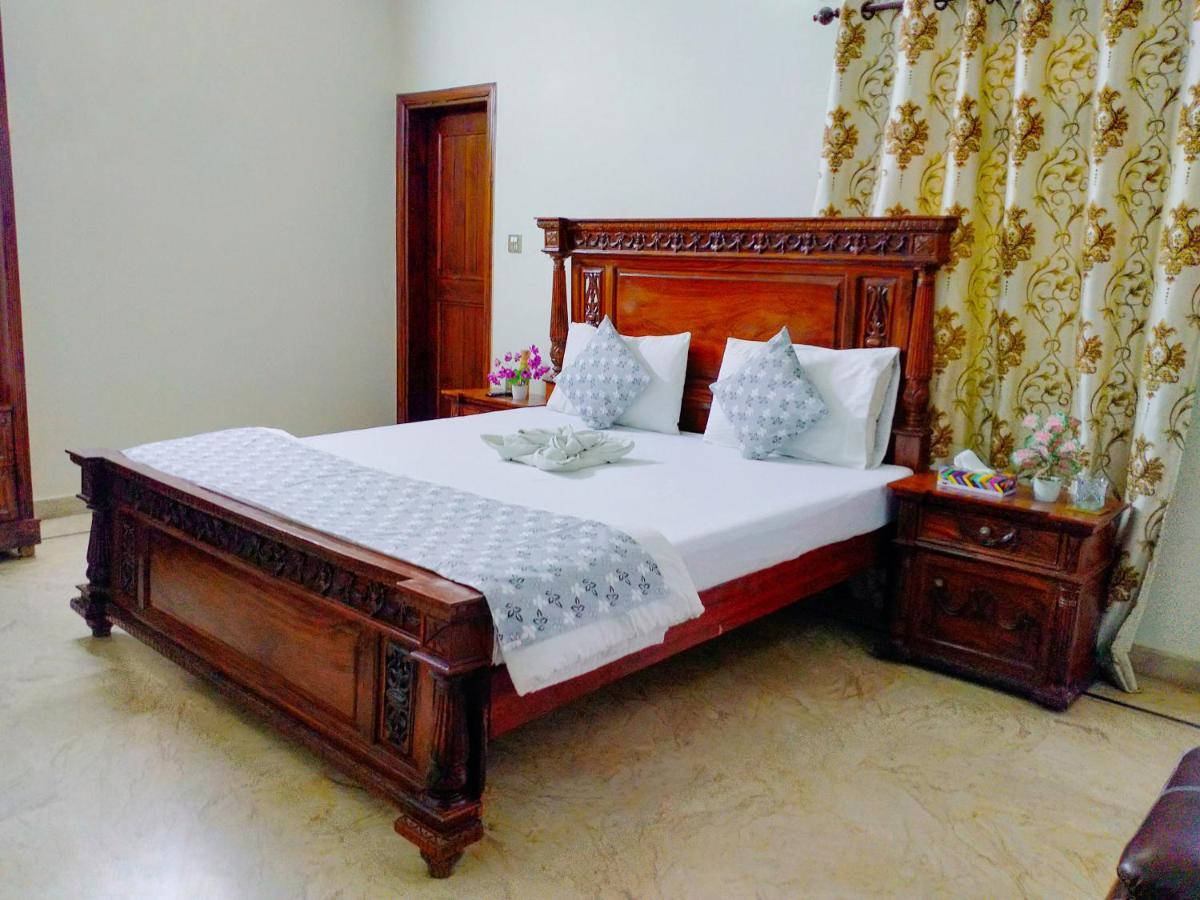 Luxury Living Rooms Near Agha Khan, Millennium, Nueplex Карачи Экстерьер фото