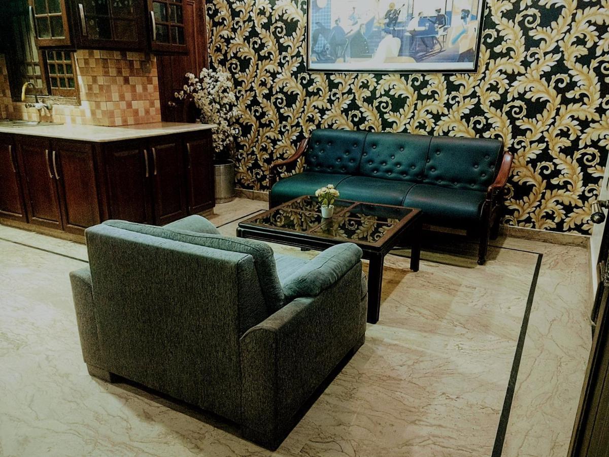 Luxury Living Rooms Near Agha Khan, Millennium, Nueplex Карачи Экстерьер фото
