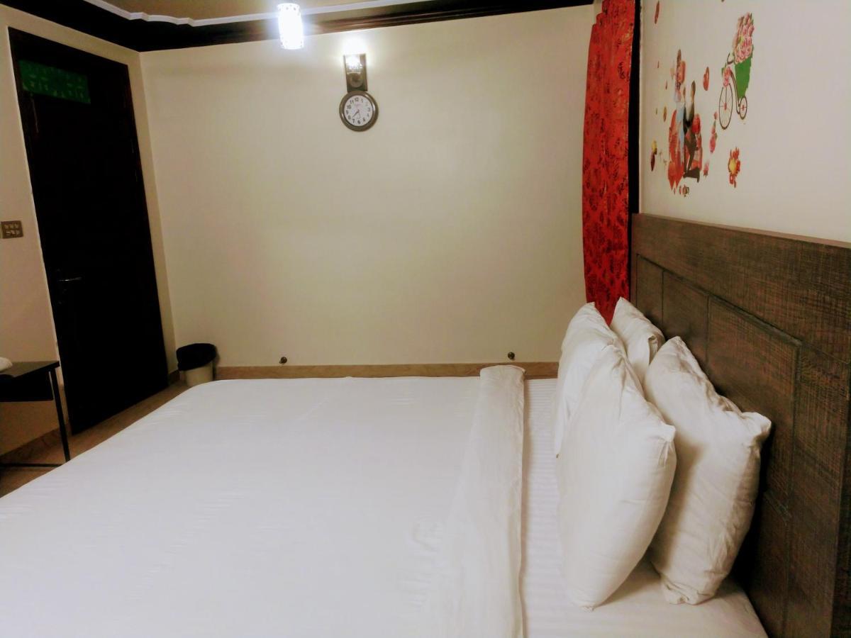 Luxury Living Rooms Near Agha Khan, Millennium, Nueplex Карачи Экстерьер фото