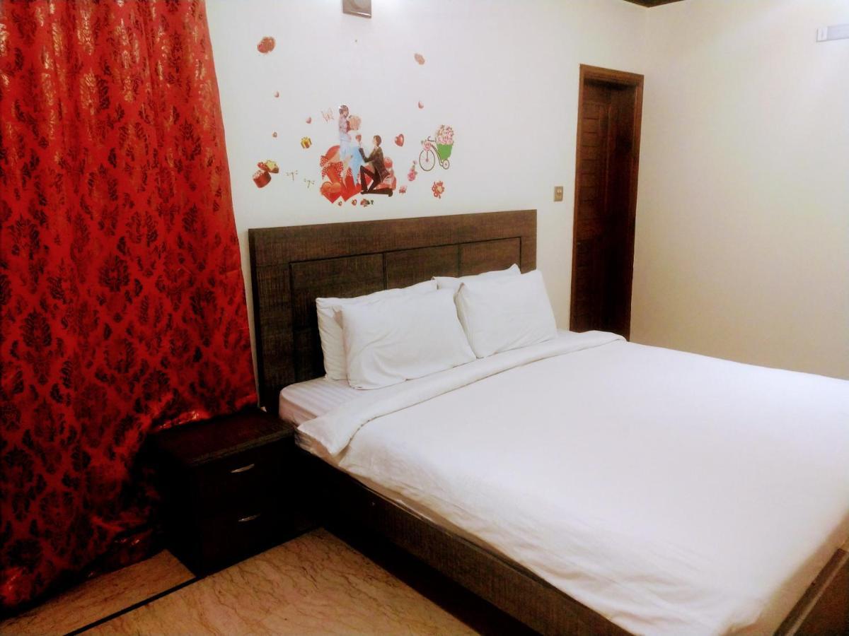 Luxury Living Rooms Near Agha Khan, Millennium, Nueplex Карачи Экстерьер фото