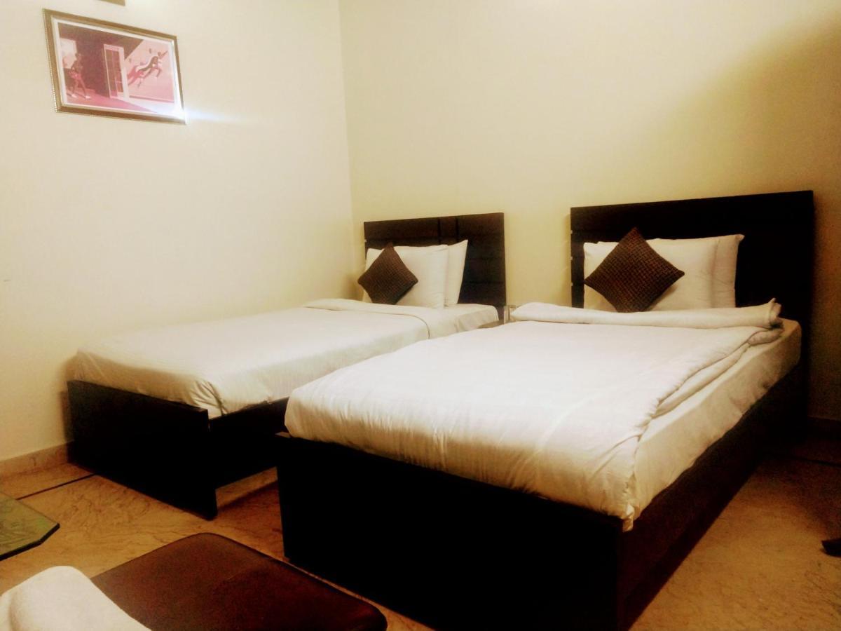 Luxury Living Rooms Near Agha Khan, Millennium, Nueplex Карачи Экстерьер фото