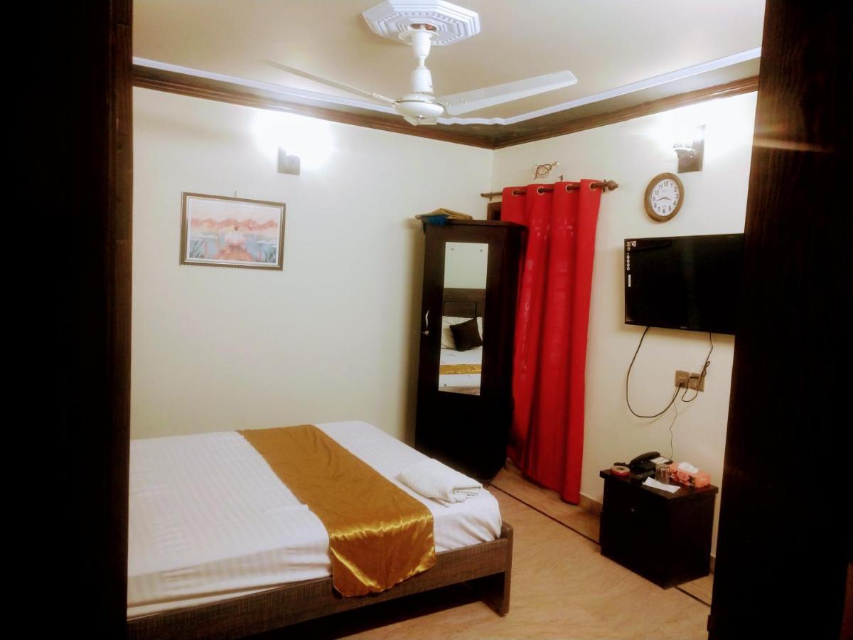 Luxury Living Rooms Near Agha Khan, Millennium, Nueplex Карачи Экстерьер фото