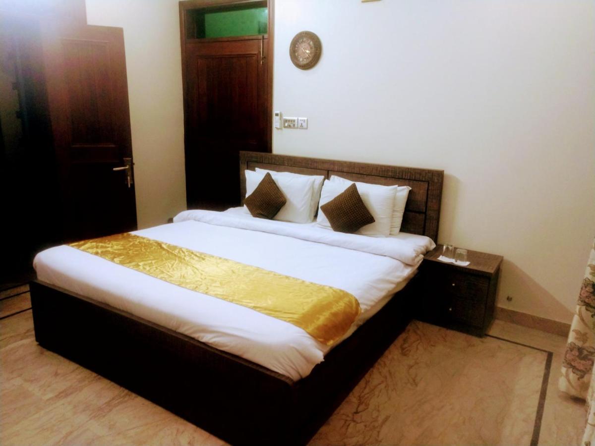 Luxury Living Rooms Near Agha Khan, Millennium, Nueplex Карачи Экстерьер фото