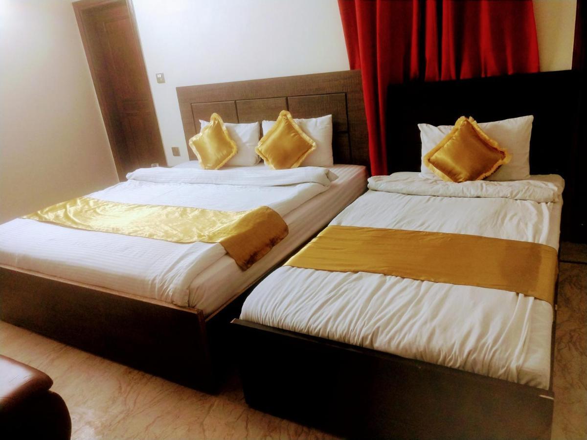 Luxury Living Rooms Near Agha Khan, Millennium, Nueplex Карачи Экстерьер фото