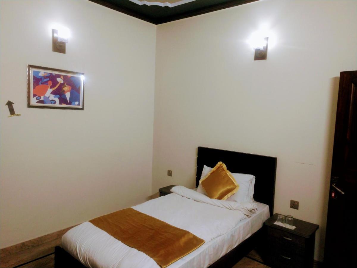 Luxury Living Rooms Near Agha Khan, Millennium, Nueplex Карачи Экстерьер фото