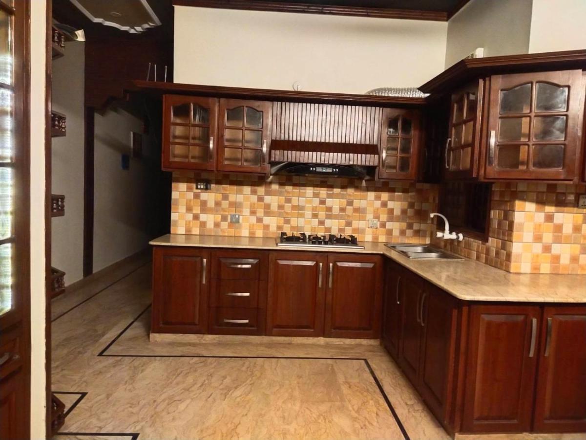 Luxury Living Rooms Near Agha Khan, Millennium, Nueplex Карачи Экстерьер фото