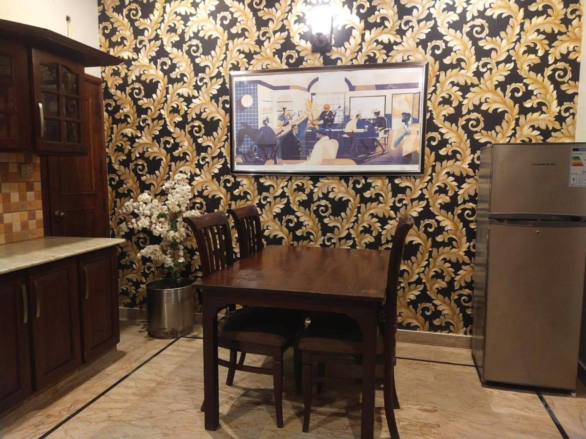 Luxury Living Rooms Near Agha Khan, Millennium, Nueplex Карачи Экстерьер фото