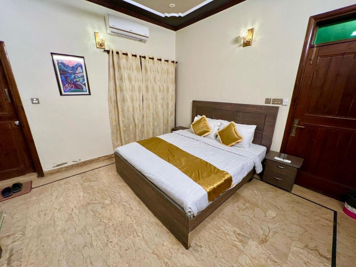 Luxury Living Rooms Near Agha Khan, Millennium, Nueplex Карачи Номер фото