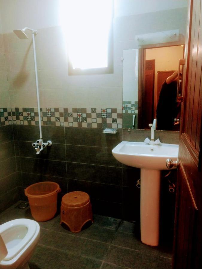 Luxury Living Rooms Near Agha Khan, Millennium, Nueplex Карачи Номер фото